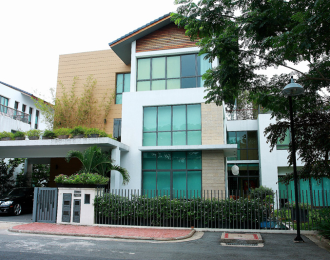 Biệt Thự 3 Tầng Sang Trọng Hòa Mình Với Thiên Nhiên