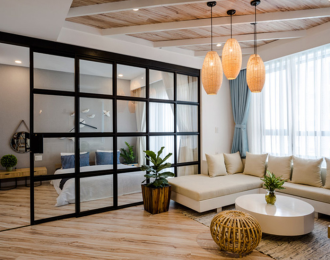 Nội Thất Căn Hộ Với Trần Gỗ Và Sàn Gỗ