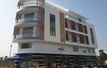 Nhà phố 5 tầng phong cách hiện đại của anh Thảo - Long An