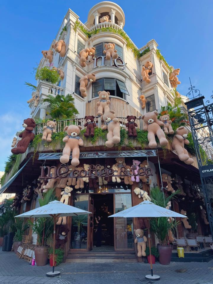 Mặt tiền quán cafe gấu bông