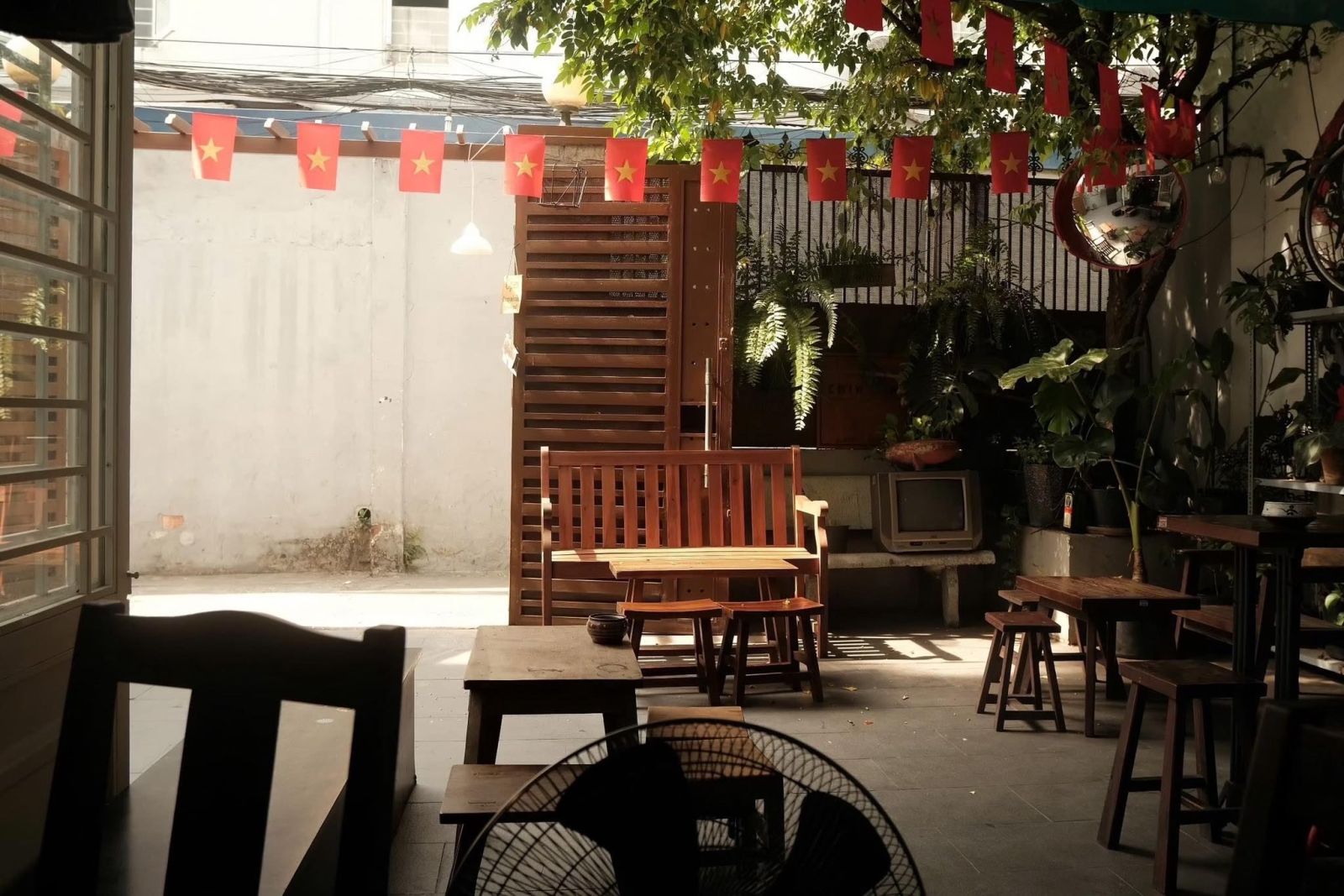 Reivew quán cafe mang phong cách thập niên 90 một thời gợi nhớ 6