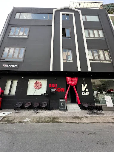 Nhũng quán cafe tông đen huyền bí 8