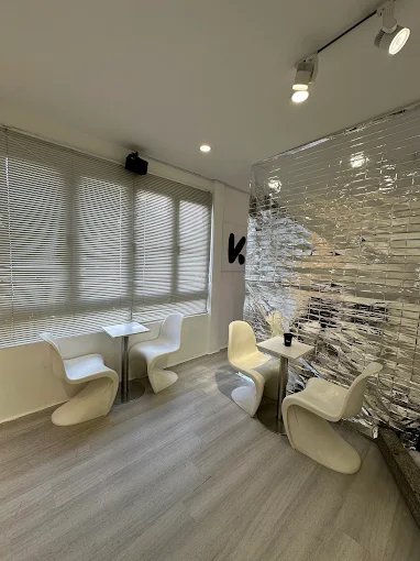 Nhũng quán cafe tông đen huyền bí 17