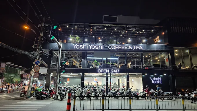 Nhũng quán cafe tông đen huyền bí 11