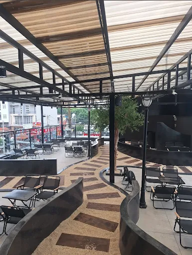 Nhũng quán cafe tông đen huyền bí 13