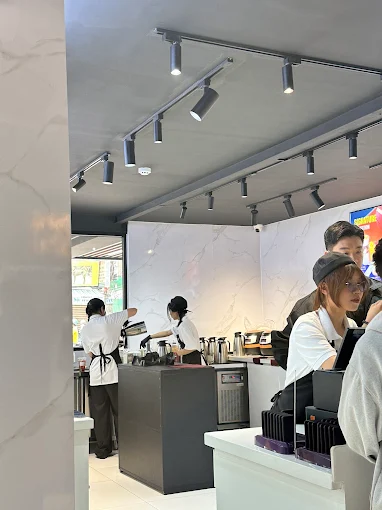 Nhũng quán cafe tông đen huyền bí 14