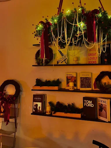 Review các quán cafe thay đổi phong cách theo mùa tại Sài Gòn  6