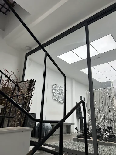 Nhũng quán cafe tông đen huyền bí 3