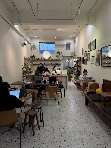 Review quán cafe theo tông trắng chân ái cho mọi người 9