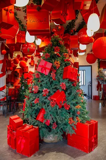 Review các quán cafe thay đổi phong cách theo mùa tại Sài Gòn  1